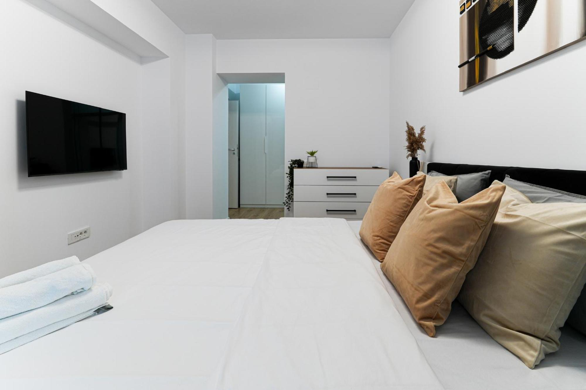 Sandra - Park-View Apt With Balcony & Parking Βουκουρέστι Εξωτερικό φωτογραφία
